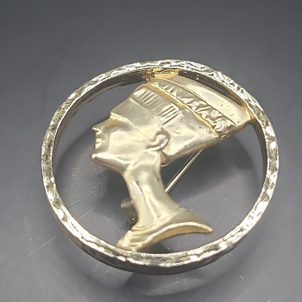 Vintage Nefertiti Brooch Pendant Woman Gold Tone Egyptian Revival Circle Pin